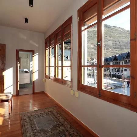 Casa Passeg Dera Libertat 8 *