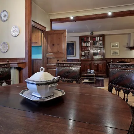 Casa Passeg Dera Libertat 8 *